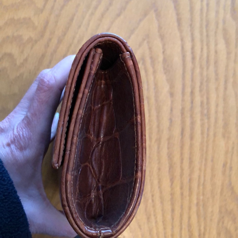 Brown faux alligator clutch - Picture 5 of 7